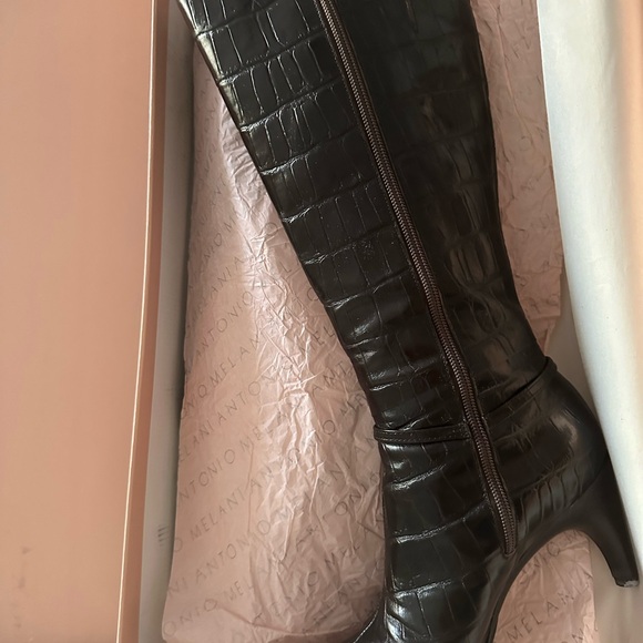 Chocolate brown crocodile boots for the Fall - Picture 12 of 15